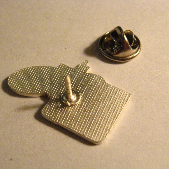 🏃‍♀️🏃‍♂️ Houston TX Run For A Reason Marathon Lapel Pin - Picture 3 of 4